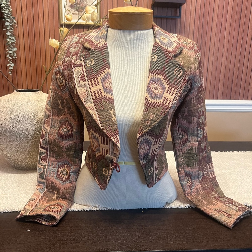 Cropped structured blazer